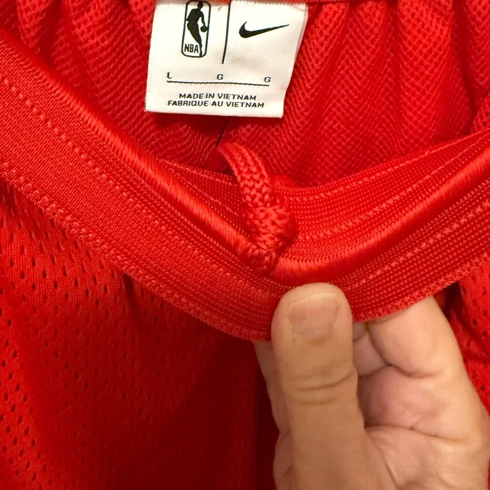 NWT NBA Nike Men’s L Red Atlanta Hawks Basketball Shorts